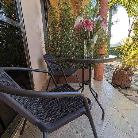 Oslo Gardens Bed & Breakfast Entebbe Ngoại thất bức ảnh