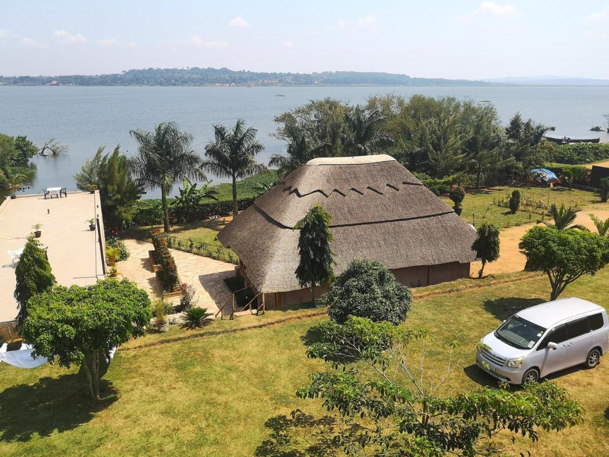 Oslo Gardens Bed & Breakfast Entebbe Ngoại thất bức ảnh
