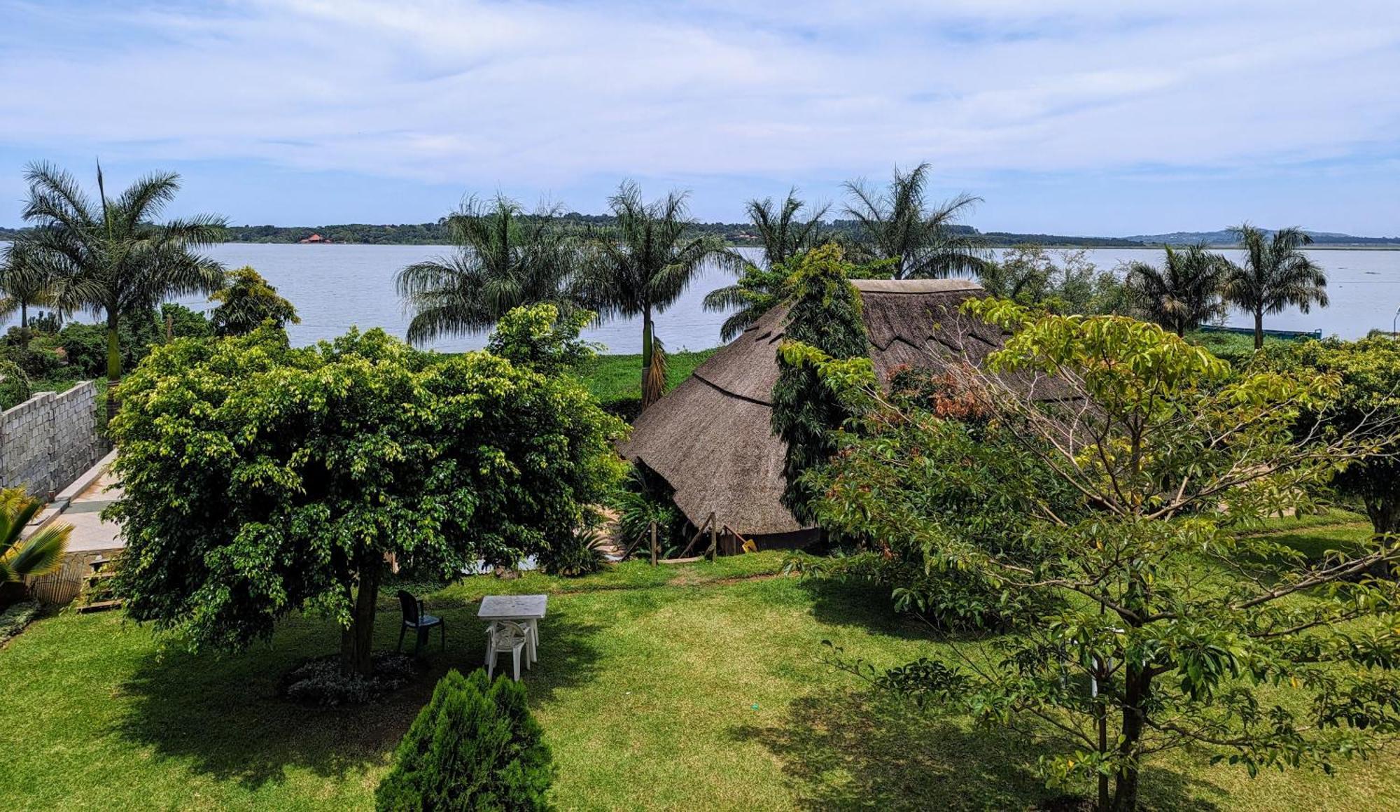Oslo Gardens Bed & Breakfast Entebbe Ngoại thất bức ảnh