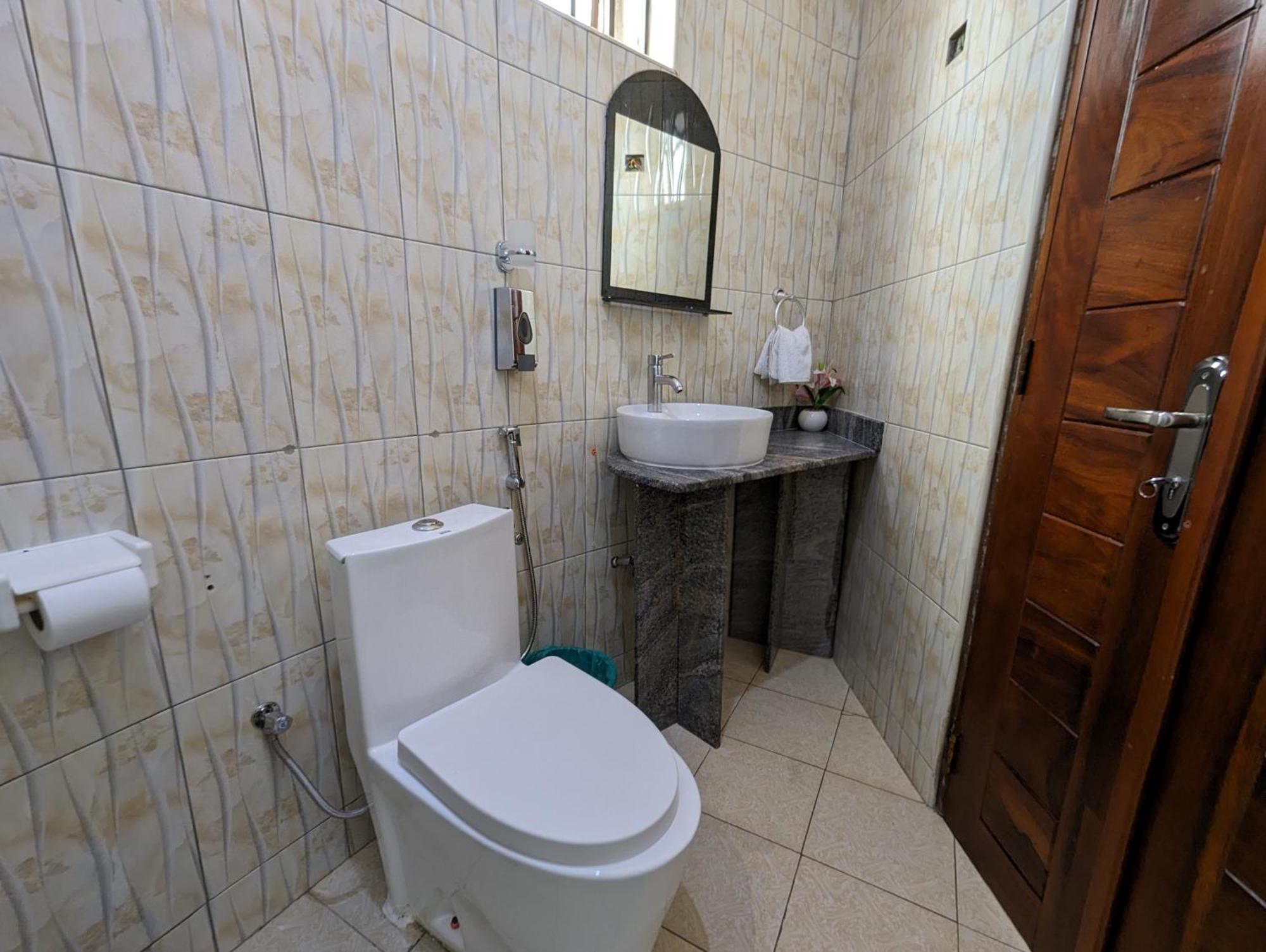 Oslo Gardens Bed & Breakfast Entebbe Ngoại thất bức ảnh