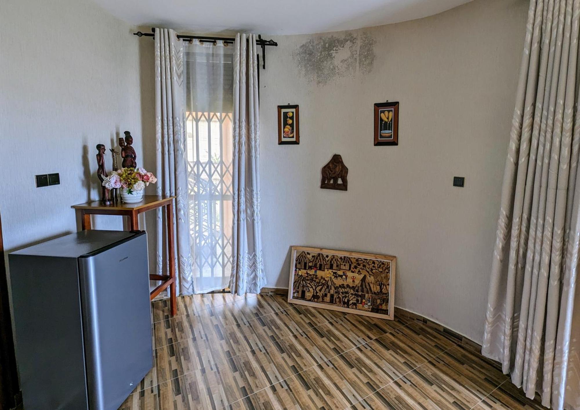 Oslo Gardens Bed & Breakfast Entebbe Ngoại thất bức ảnh