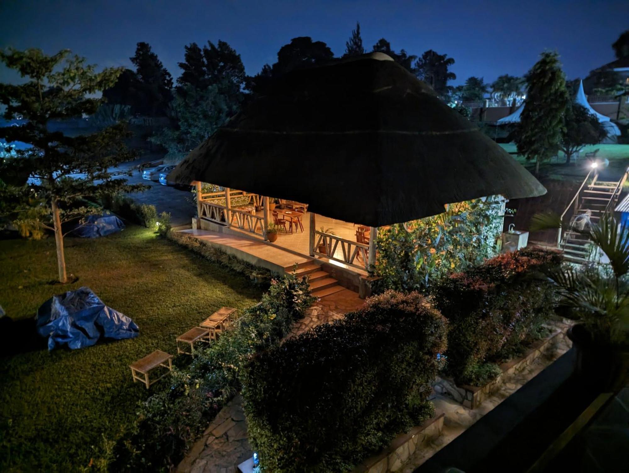 Oslo Gardens Bed & Breakfast Entebbe Ngoại thất bức ảnh