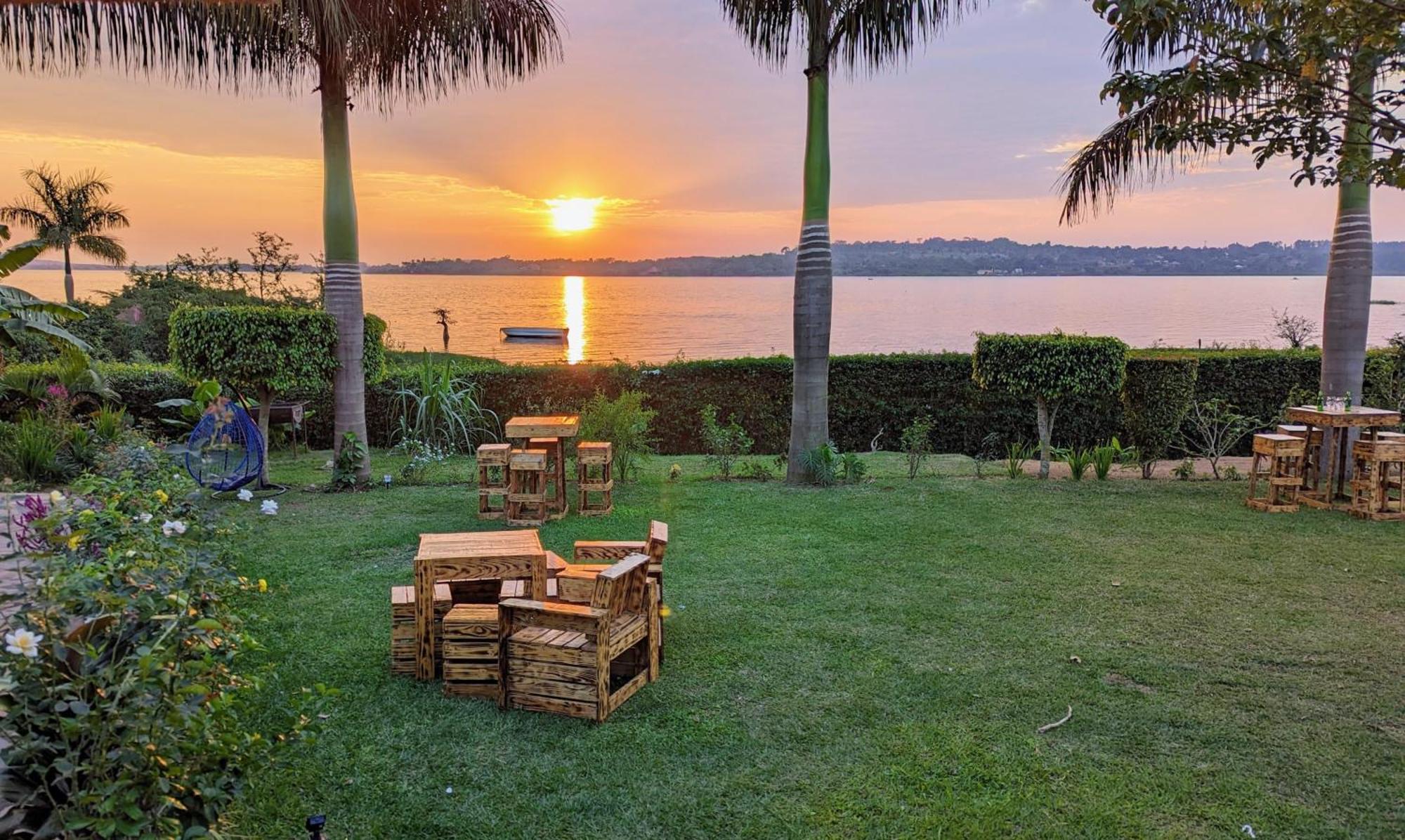Oslo Gardens Bed & Breakfast Entebbe Ngoại thất bức ảnh